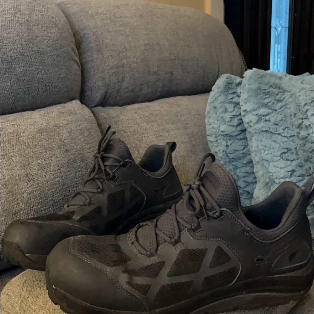 Men’s size 13 hard toe athletic look style work shoes worn for 1 week.
